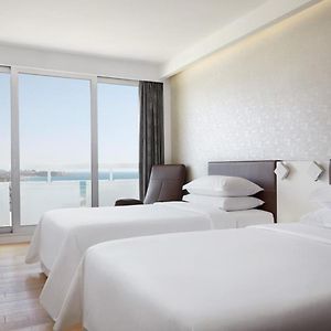 Premium Twin Room Sea View Mid Floor